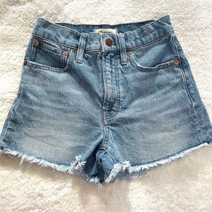 Madewell the perfect Jean shorts size 24